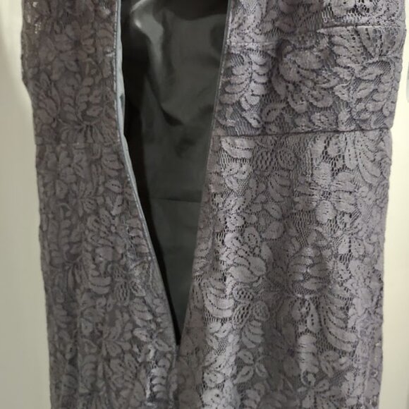 B2 JASMINE DARK PLUM PURPLE LACE OVER LINING SLEEVELESS FORMAL DRESS SIZE 22 - Picture 6 of 11